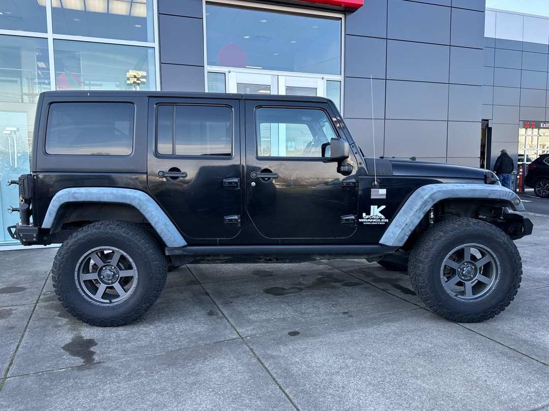 2012 Jeep Wrangler Unlimited Rubicon - Image 2