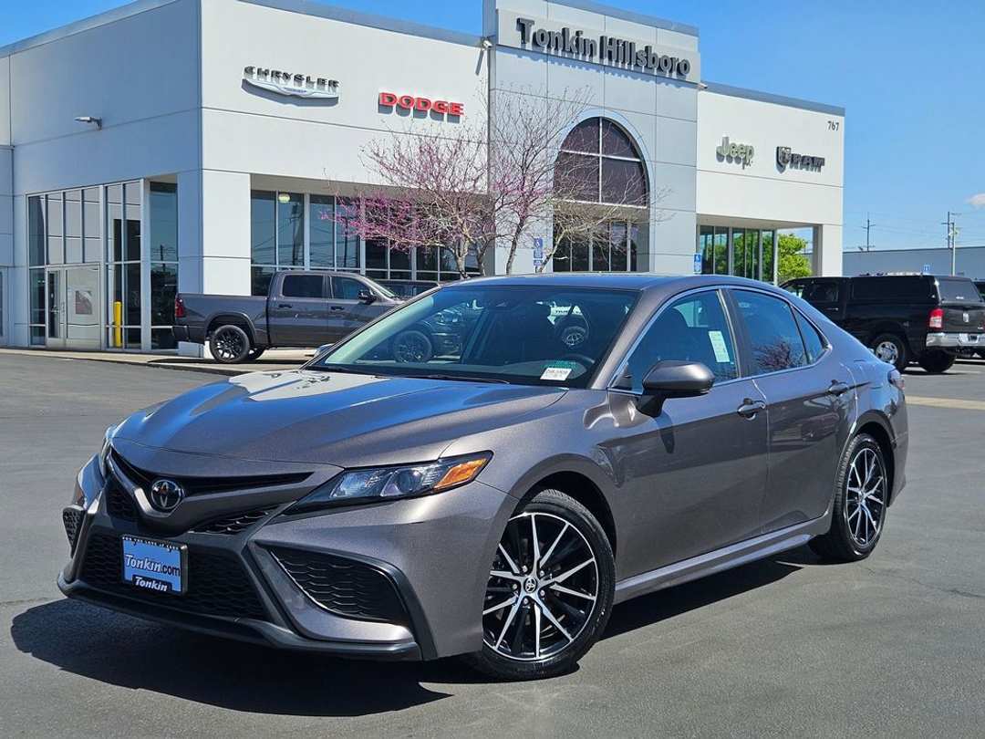 2024 Toyota Camry SE - Image 2