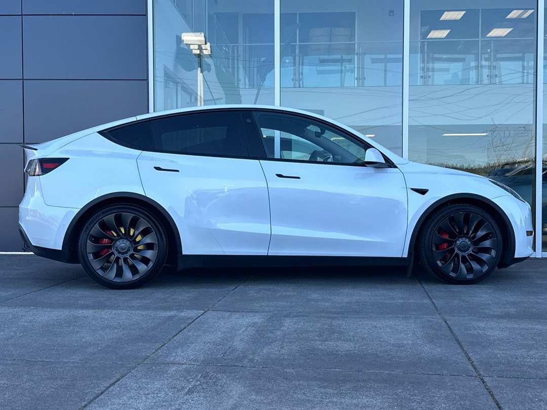 2022 Tesla Model Y Performance - Image 2