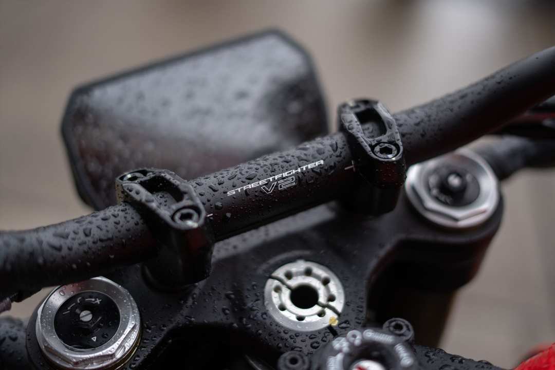 2025 Ducati Streetfighter V2 - Image 2