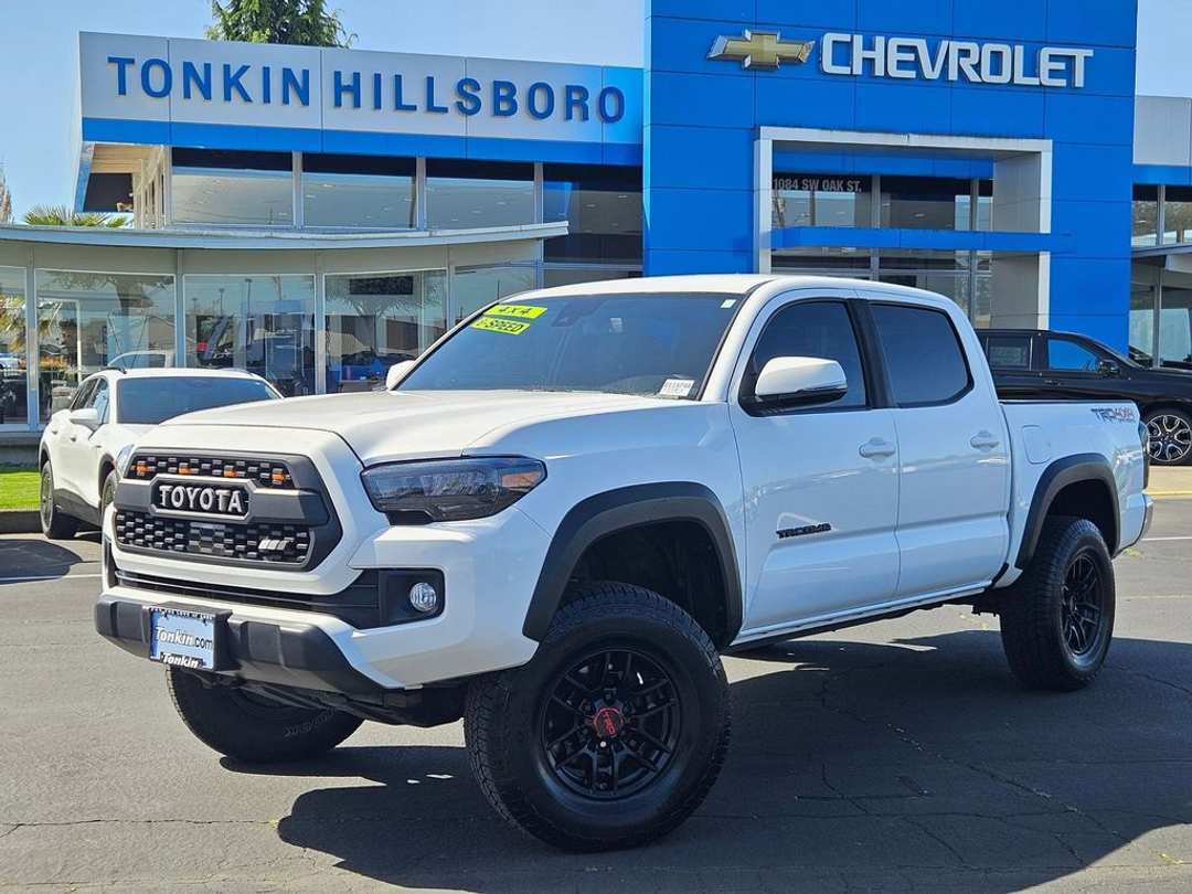 2019 Toyota Tacoma TRD OffRoad - Image 2