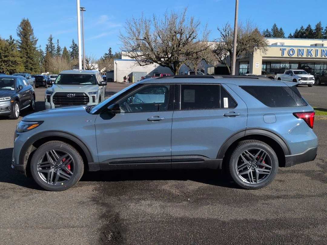 2026 Ford Explorer STLine - Image 2