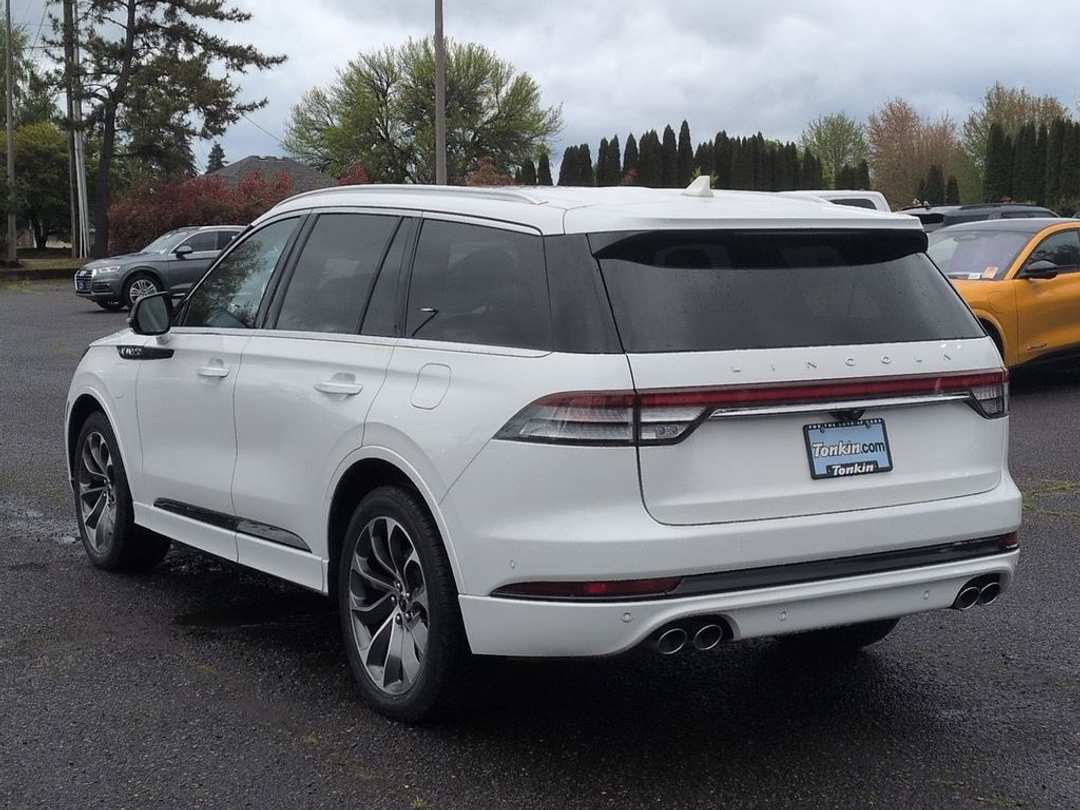 2023 Lincoln Aviator Grand Touring - Image 3