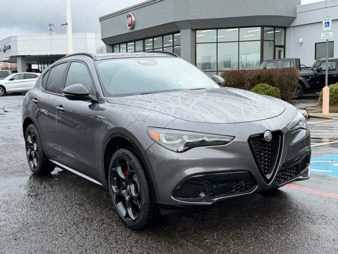 2026 Alfa Romeo Stelvio Base - Image 2