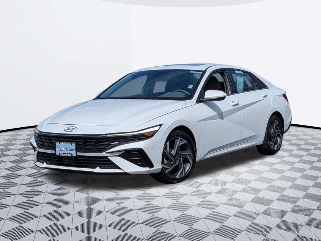 2025 Hyundai Elantra SEL Convenience - Image 2