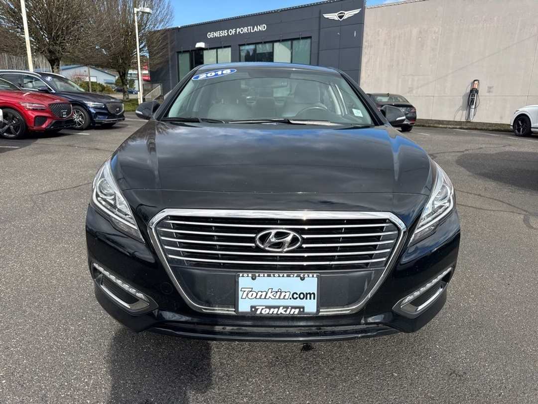 2016 Hyundai Sonata Base - Image 2