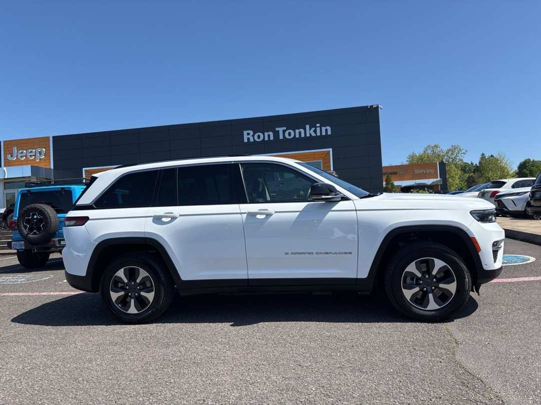 2023 Jeep Grand Cherokee 4xe - Image 2