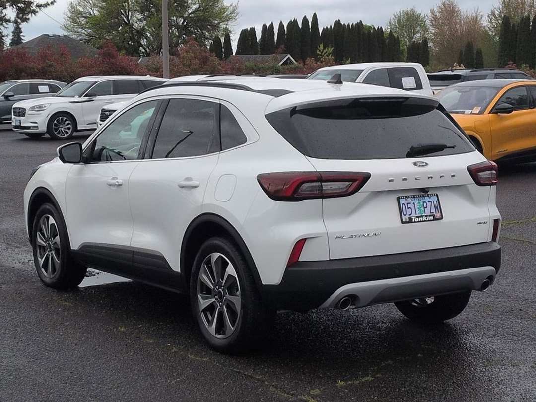 2023 Ford Escape Platinum - Image 3
