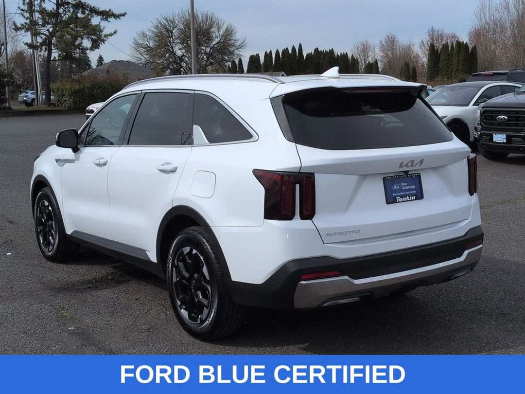 2025 Kia Sorento S - Image 3