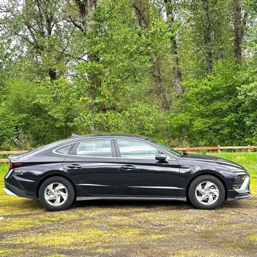 2025 Hyundai Sonata SE - Image 2