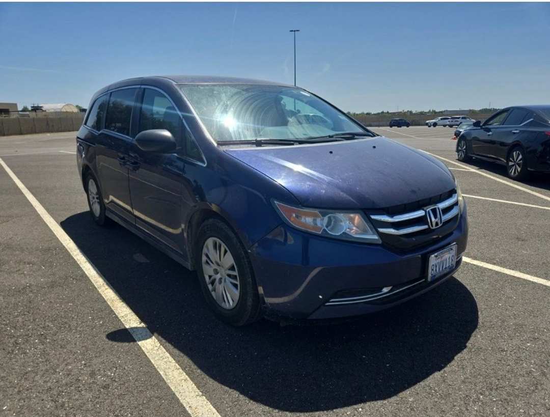 2015 Honda Odyssey LX - Image 2