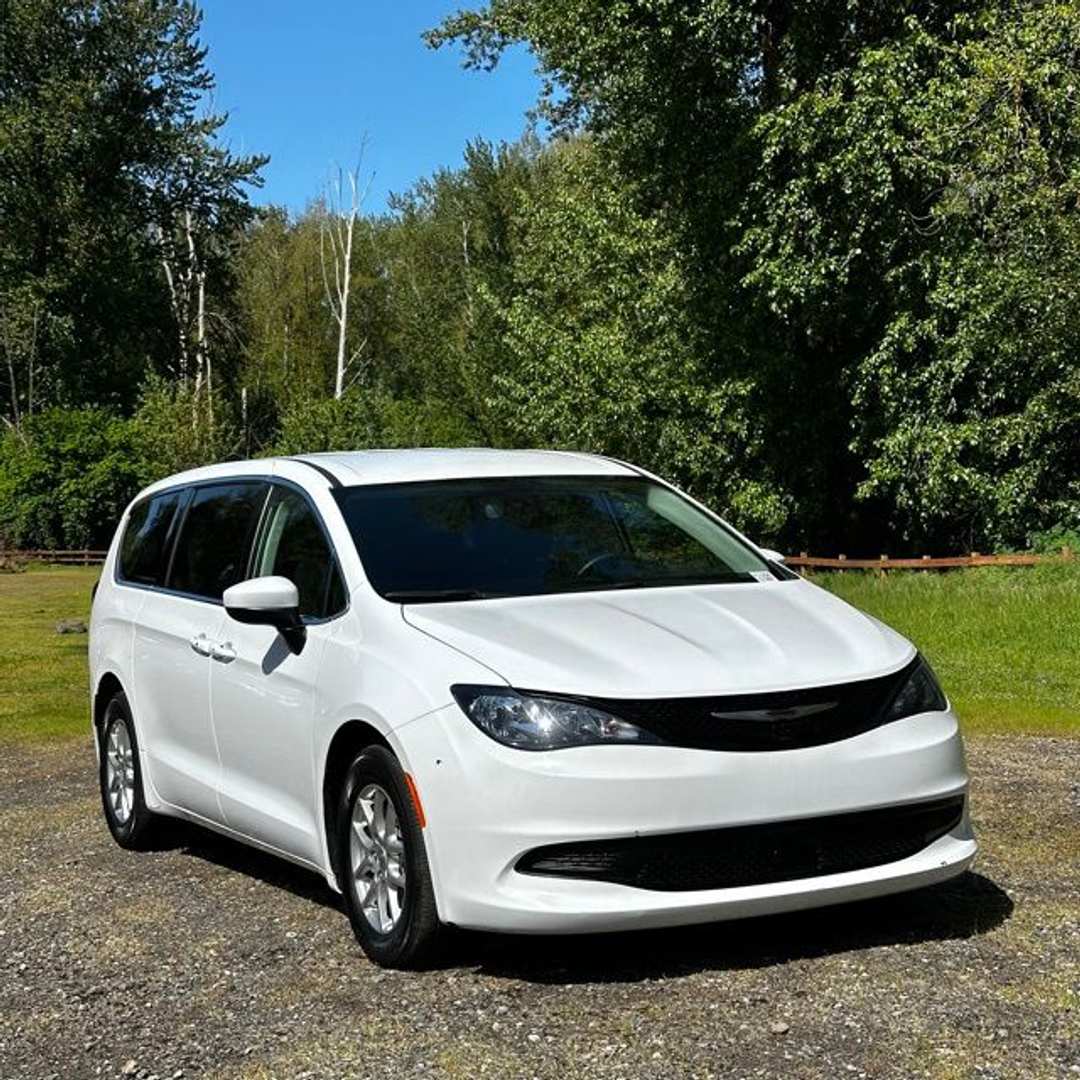 2023 Chrysler Voyager LX - Image 2