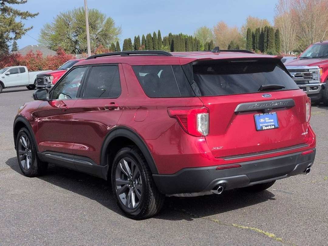 2024 Ford Explorer XLT - Image 3