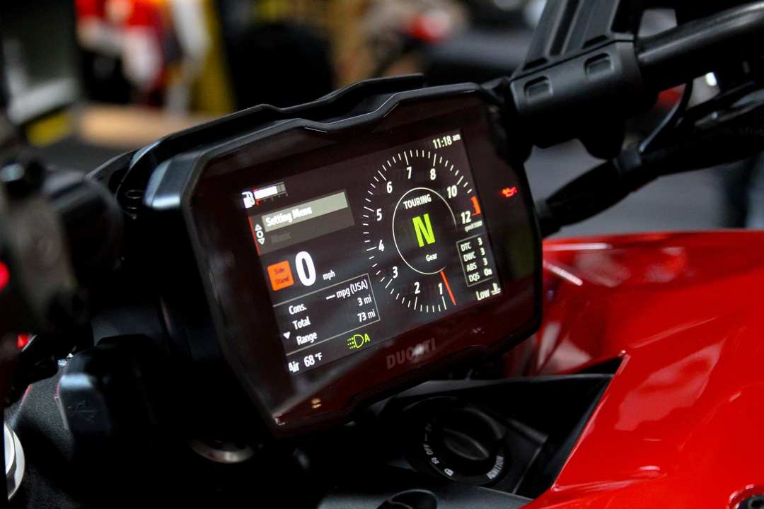 2025 Ducati Diavel V4 - Image 3