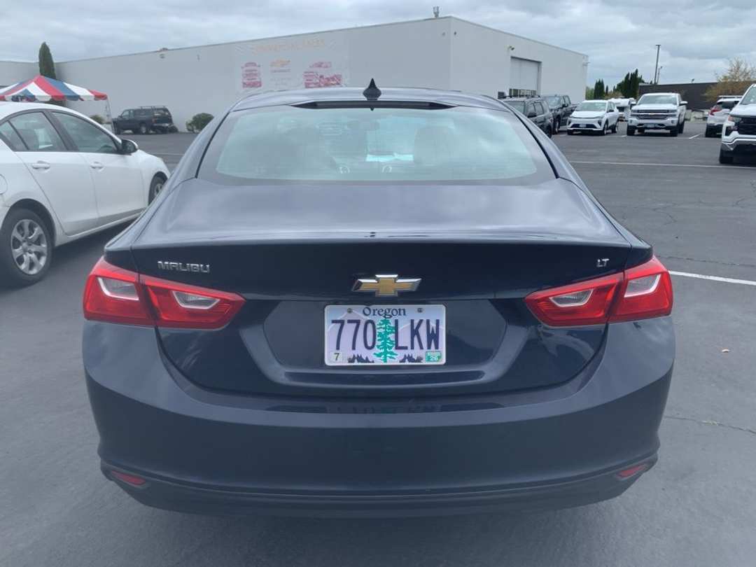 2017 Chevrolet Malibu LT - Image 3