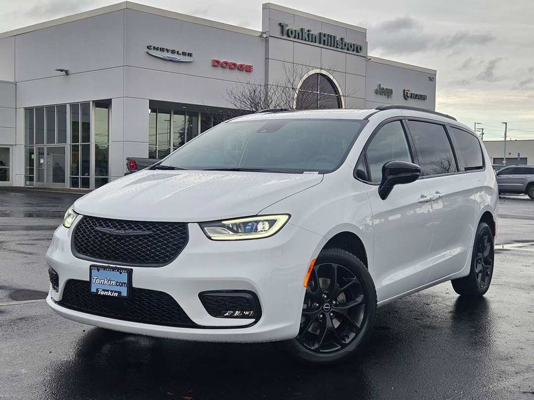 2026 Chrysler Pacifica Limited - Image 2