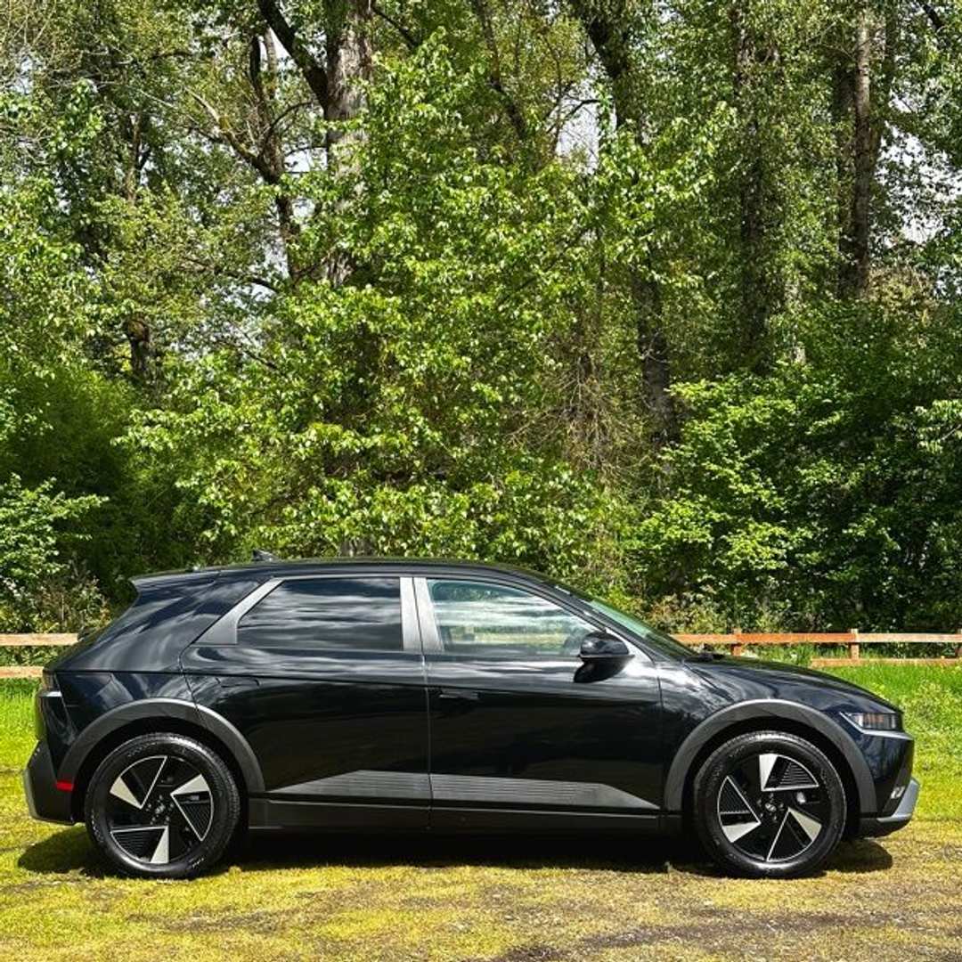 2025 Hyundai Ioniq 5 SE - Image 2