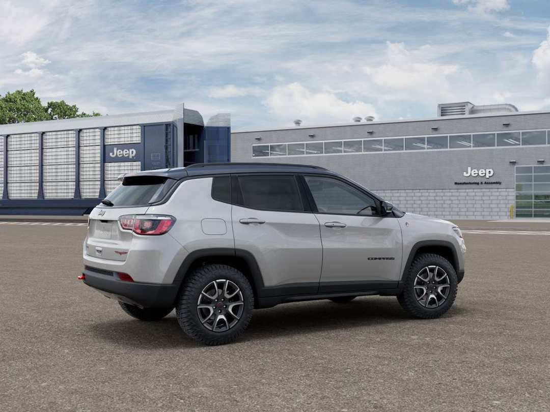 2026 Jeep Compass Trailhawk - Image 2