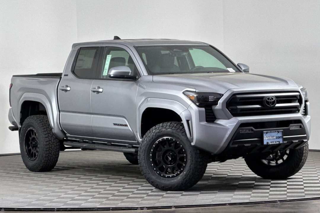 2025 Toyota Tacoma SR5 - Image 2