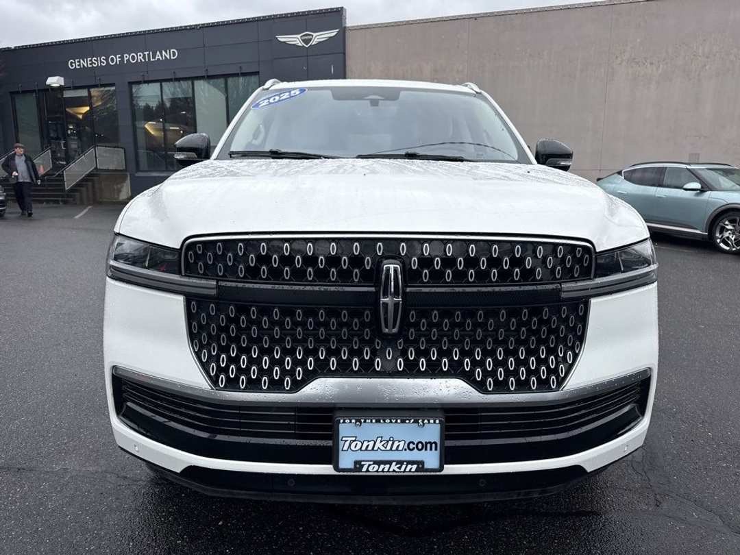 2025 Lincoln Navigator L Reserve - Image 2