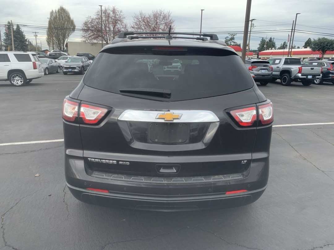 2017 Chevrolet Traverse LT - Image 3