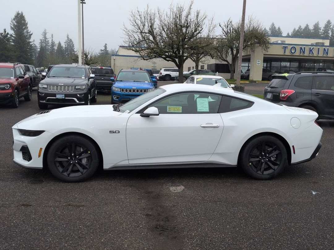 2026 Ford Mustang GT - Image 2