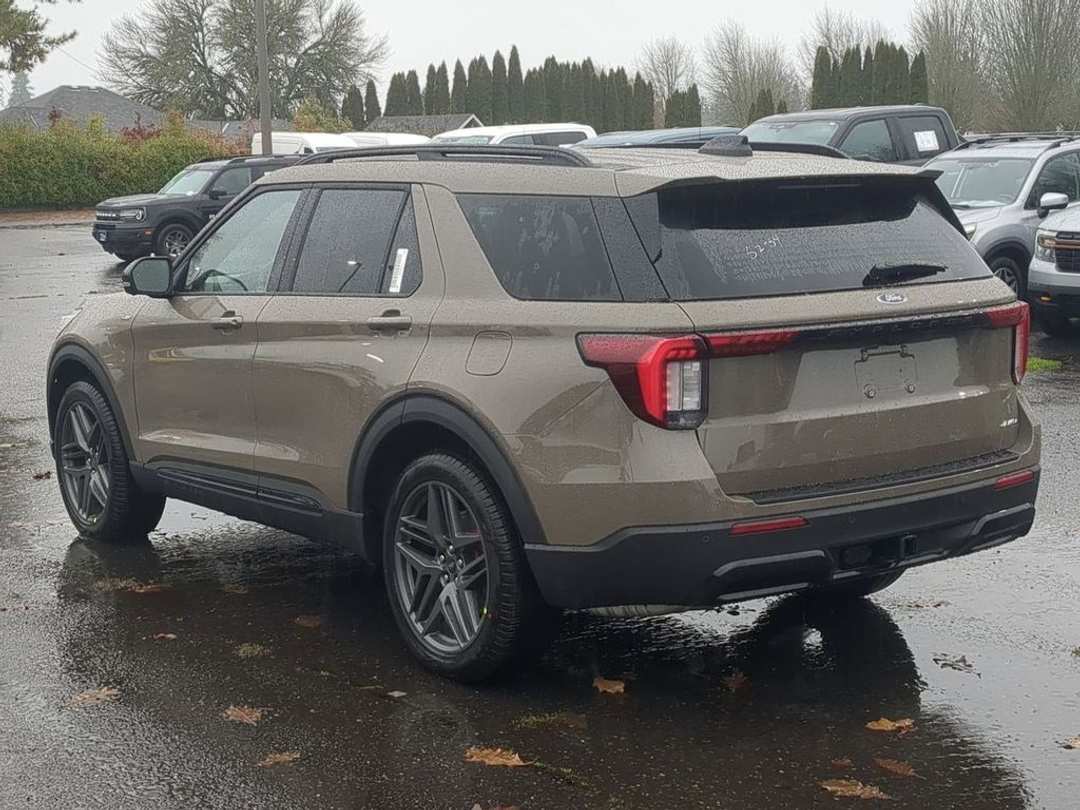 2026 Ford Explorer STLine - Image 3