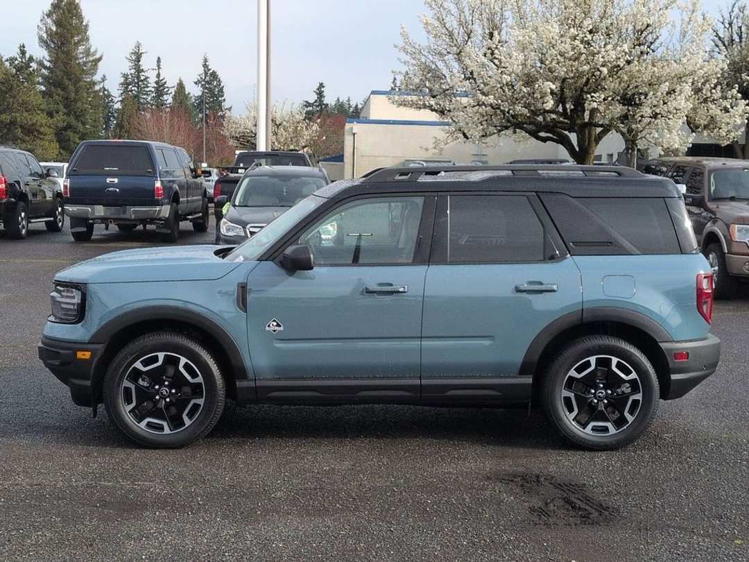 2023 Ford Bronco Sport Outer Banks - Image 2