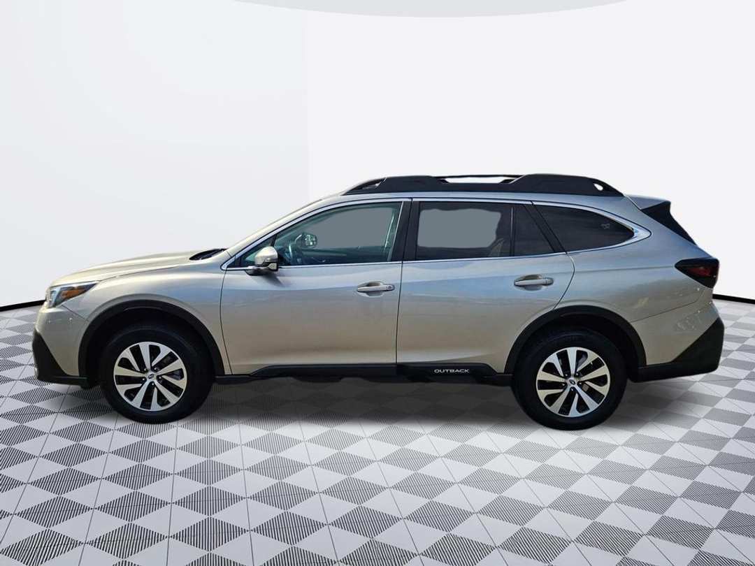 2020 Subaru Outback Premium - Image 3