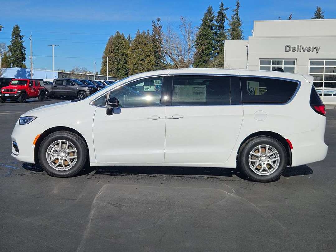 2026 Chrysler Pacifica Select - Image 3