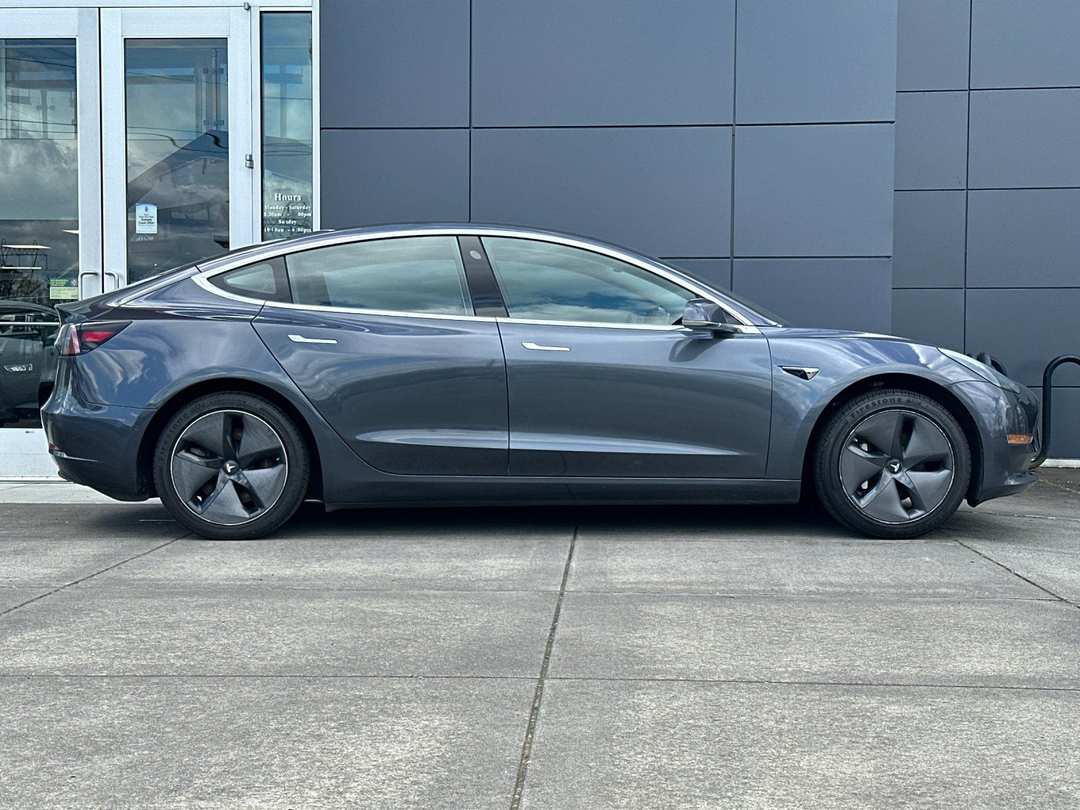 2018 Tesla Model 3 Mid Range - Image 2
