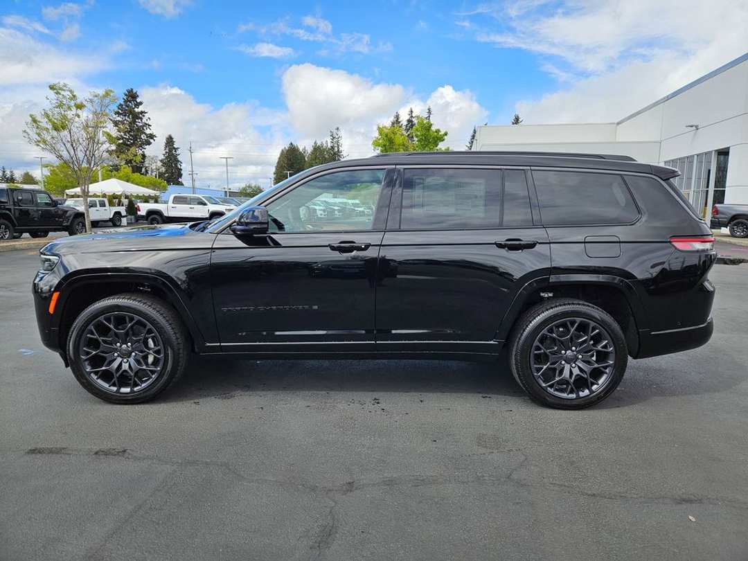 2026 Jeep Grand Cherokee L Summit - Image 3