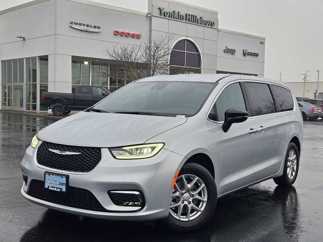 2026 Chrysler Pacifica Select - Image 2