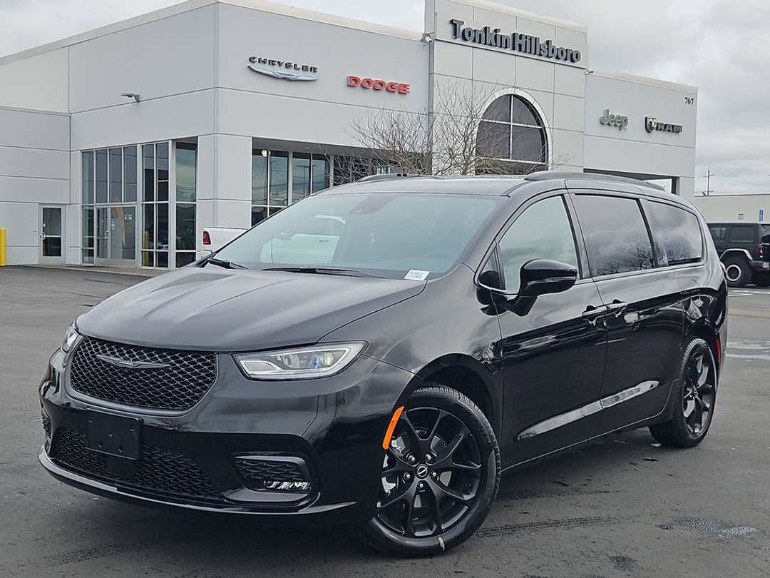 2026 Chrysler Pacifica Select - Image 2