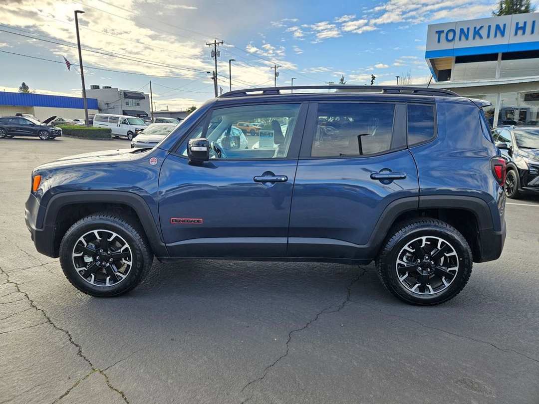 2023 Jeep Renegade Trailhawk - Image 3