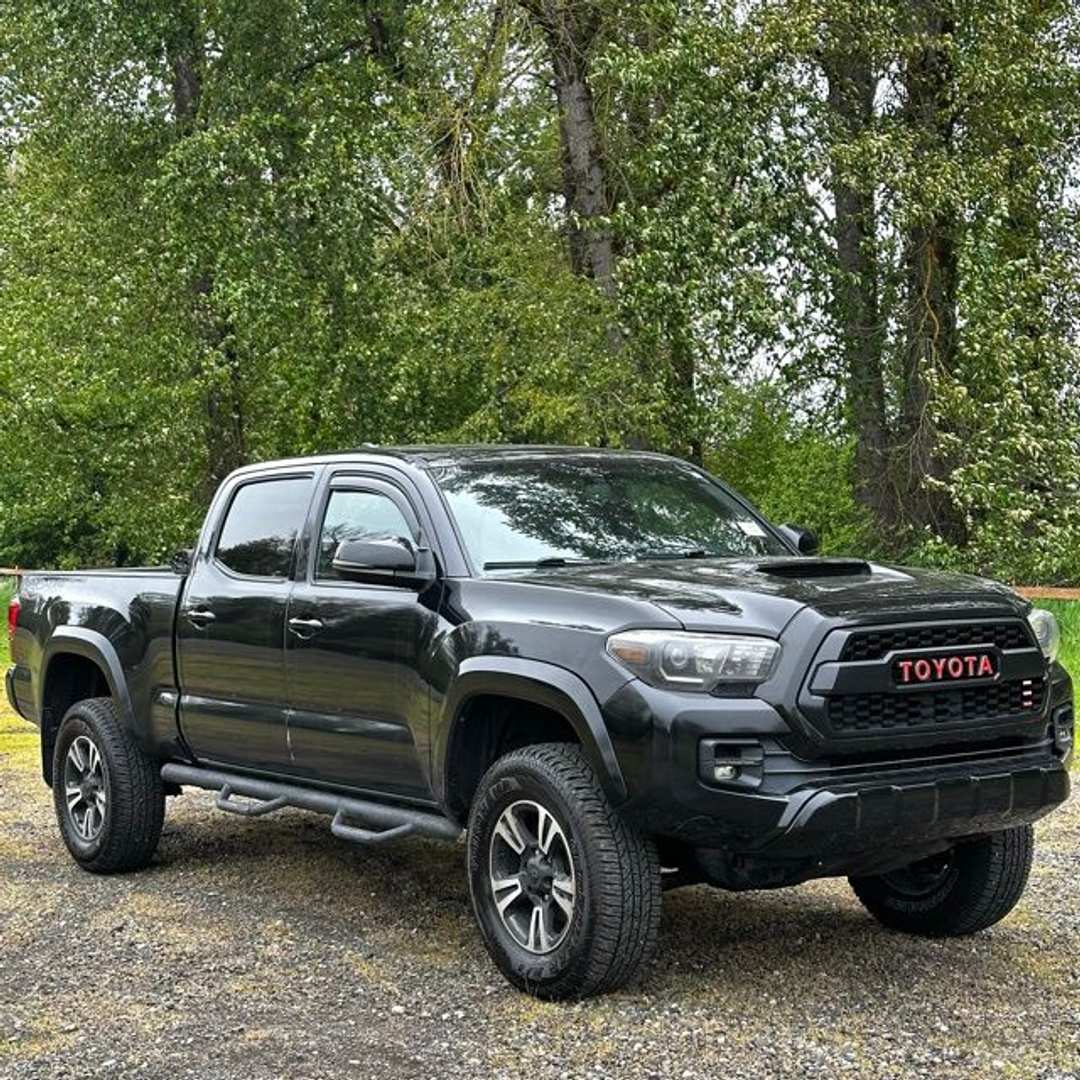 2017 Toyota Tacoma TRD OffRoad - Image 2