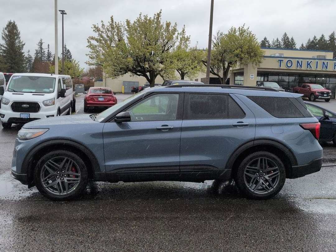 2026 Ford Explorer ST - Image 2