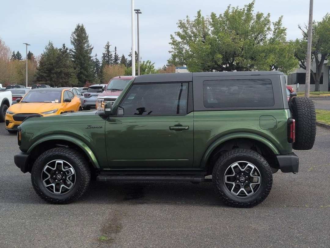 2023 Ford Bronco Outer Banks - Image 2