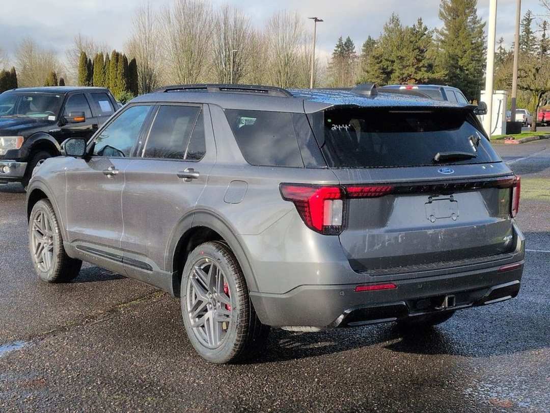 2026 Ford Explorer STLine - Image 3