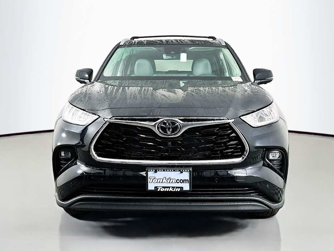 2026 Toyota Highlander Limited - Image 2