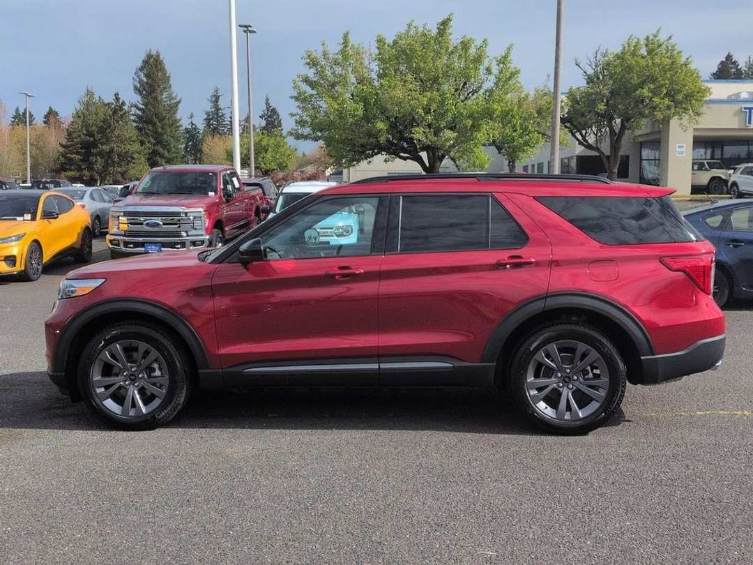 2024 Ford Explorer XLT - Image 2