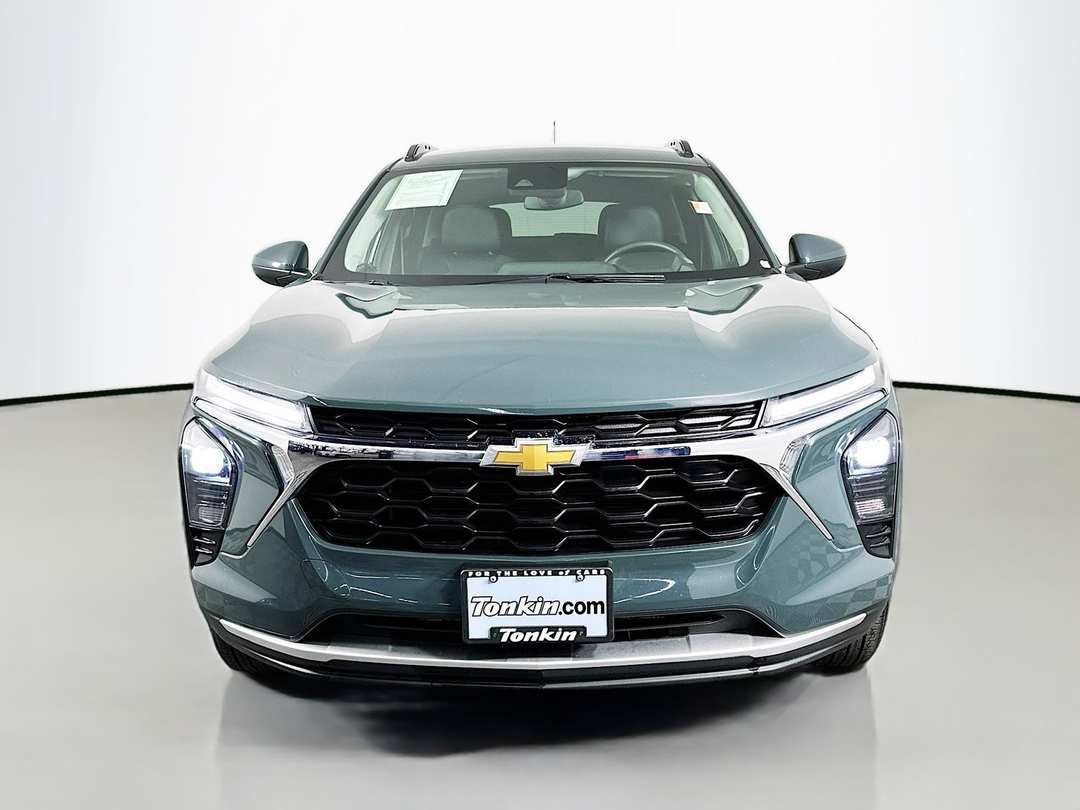 2025 Chevrolet Trax LT - Image 3