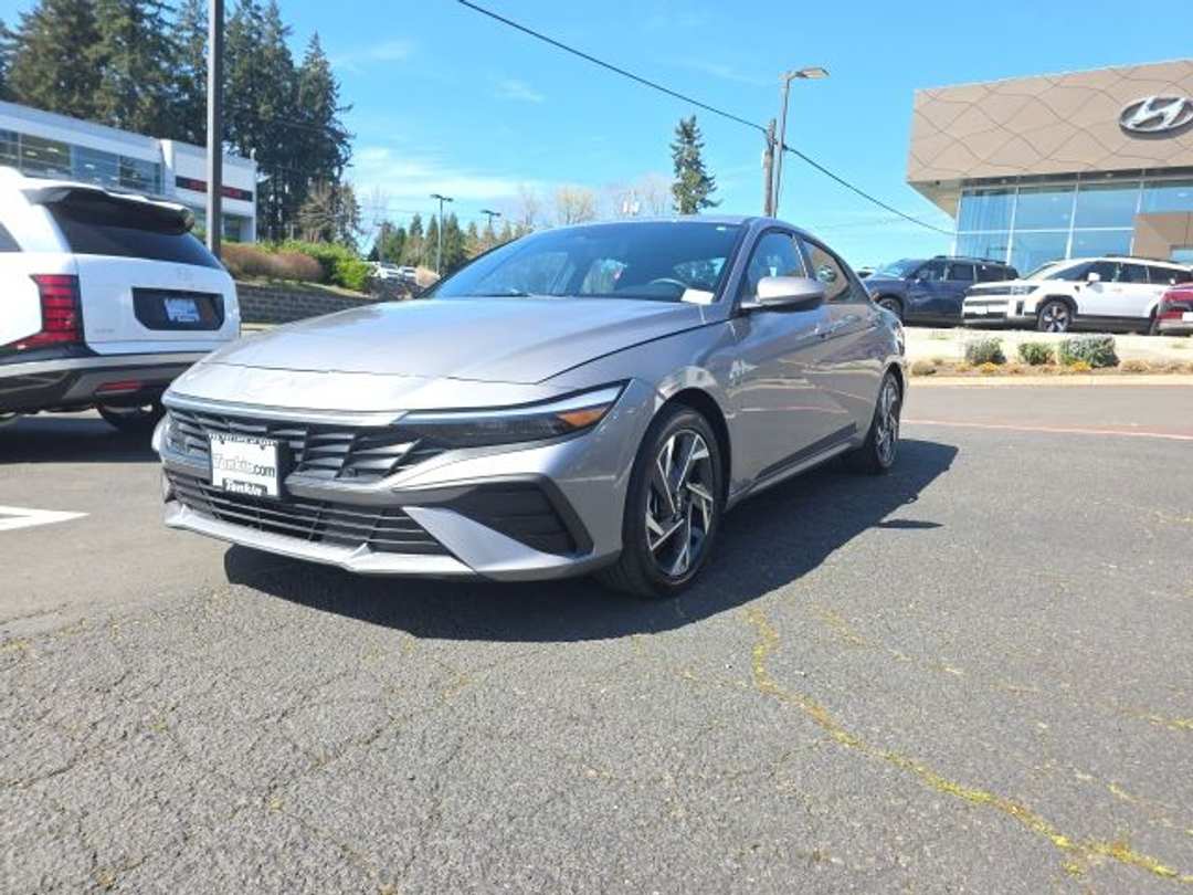 2025 Hyundai Elantra SEL Sport - Image 3