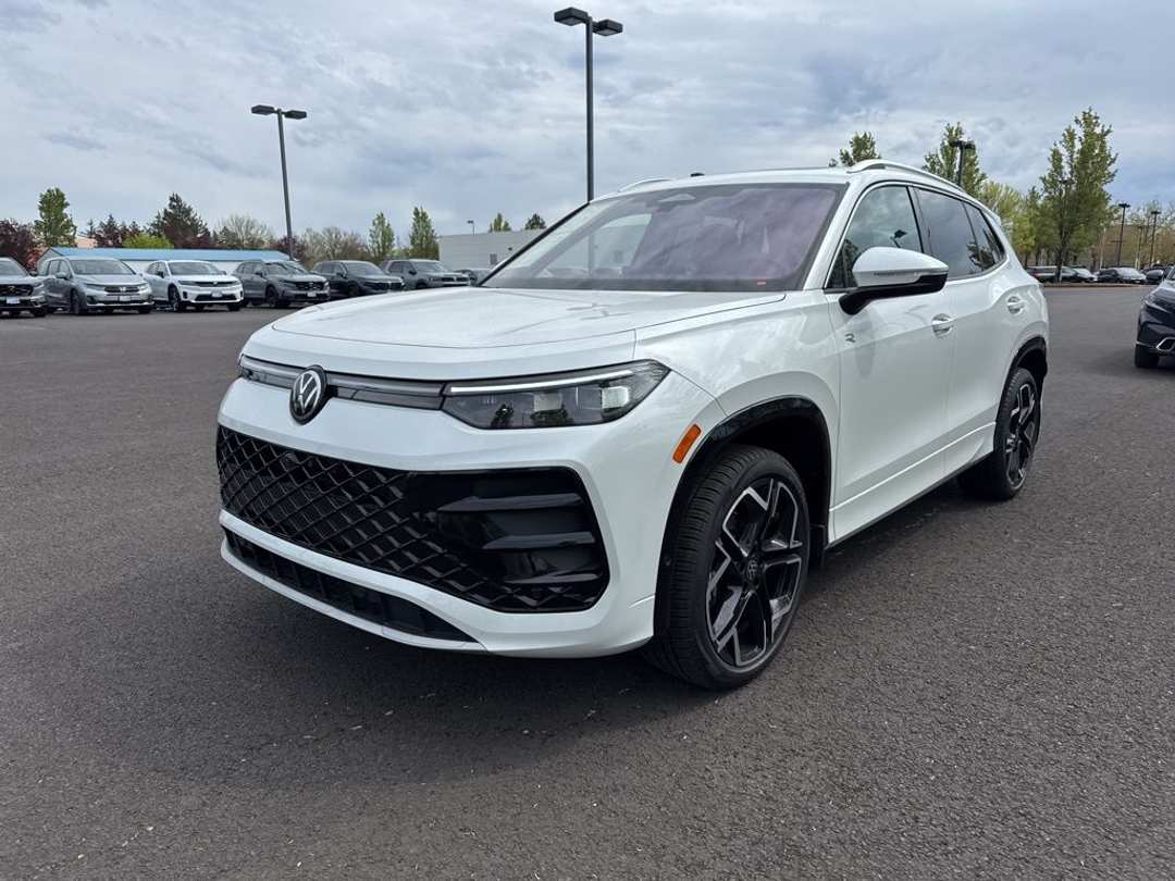 2025 Volkswagen Tiguan 2.0T SEL RLine - Image 3