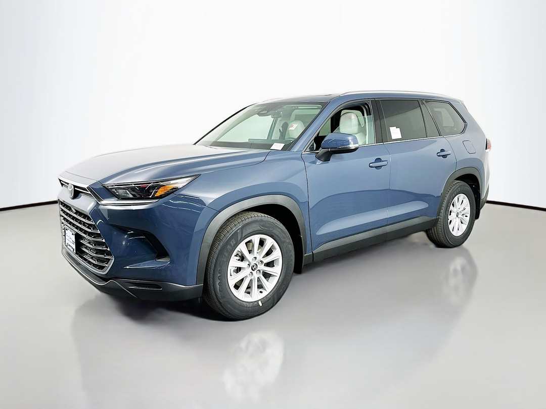 2026 Toyota Grand Highlander XLE - Image 3