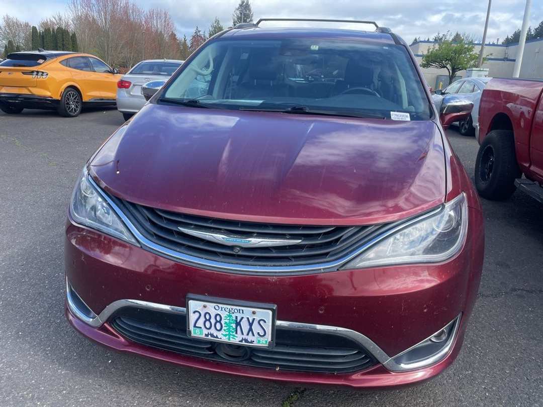 2018 Chrysler Pacifica Limited - Image 2