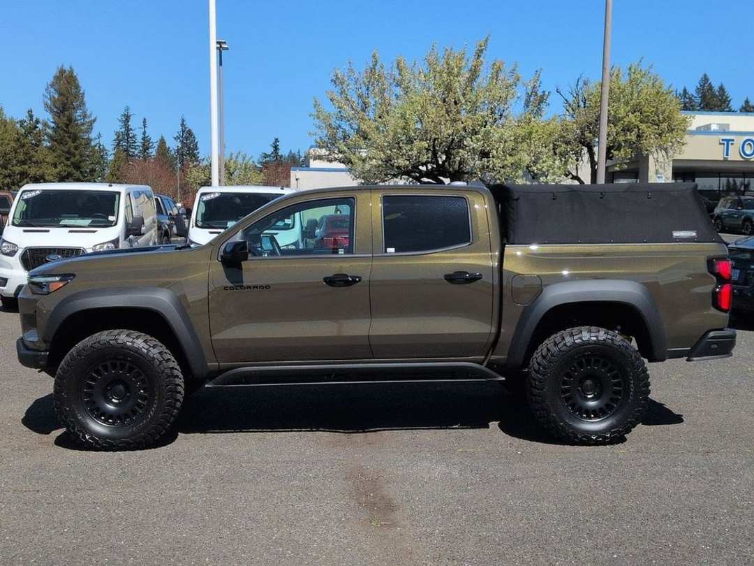 2025 Chevrolet Colorado ZR2 - Image 2