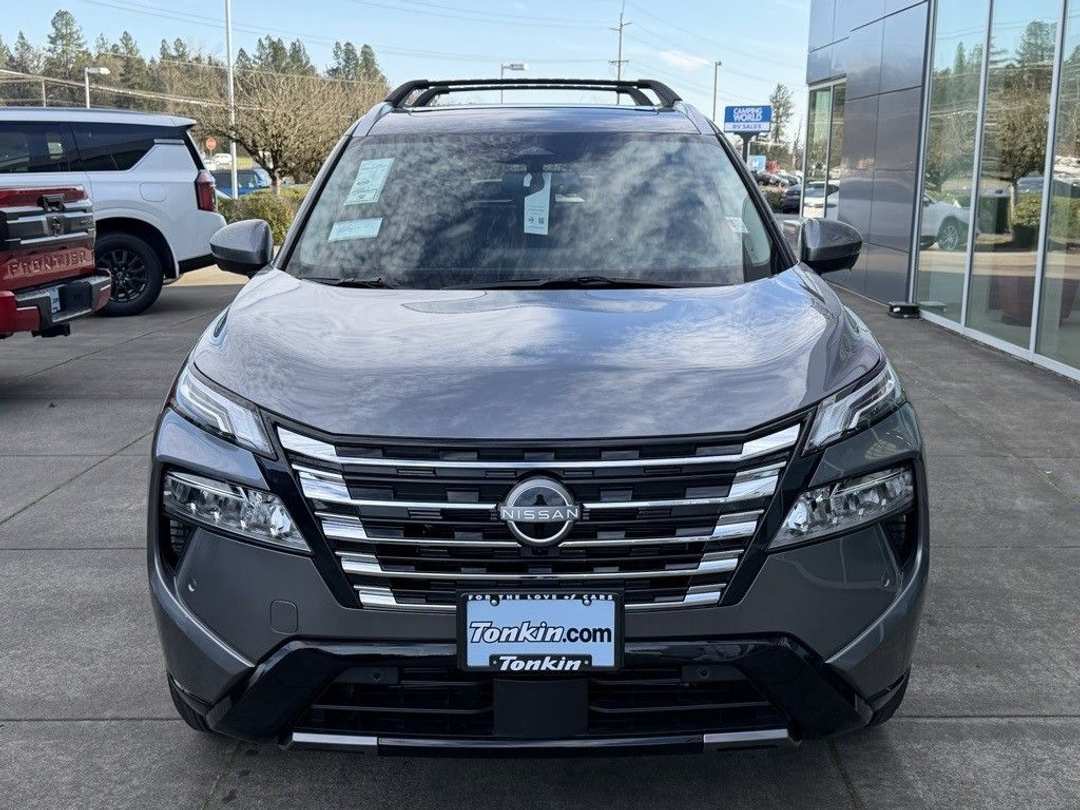 2026 Nissan Rogue Platinum - Image 3