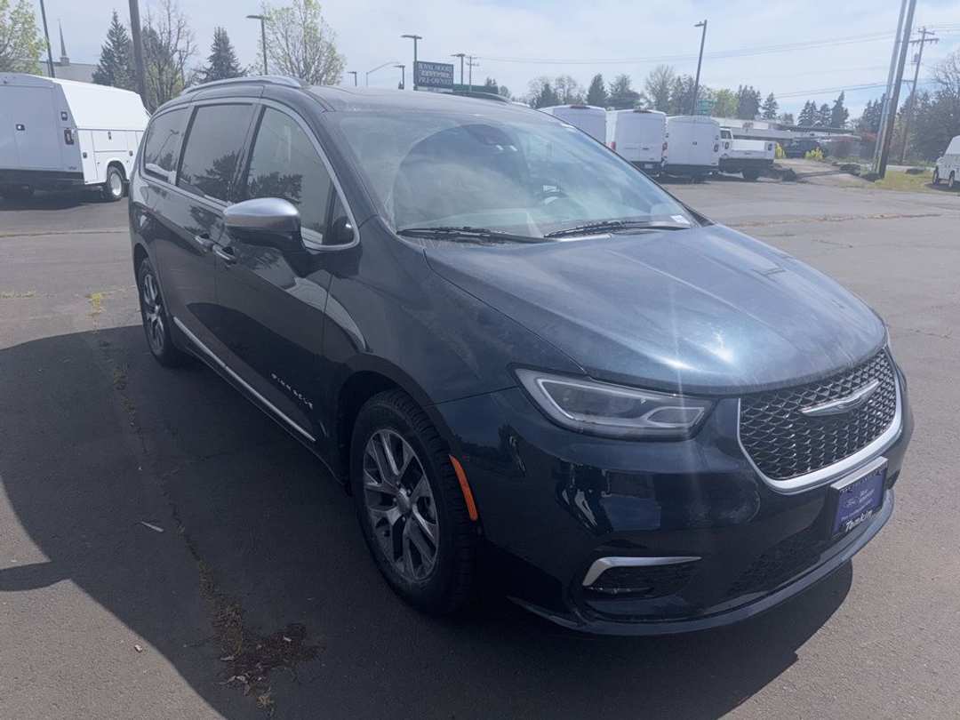 2022 Chrysler Pacifica Pinnacle - Image 3