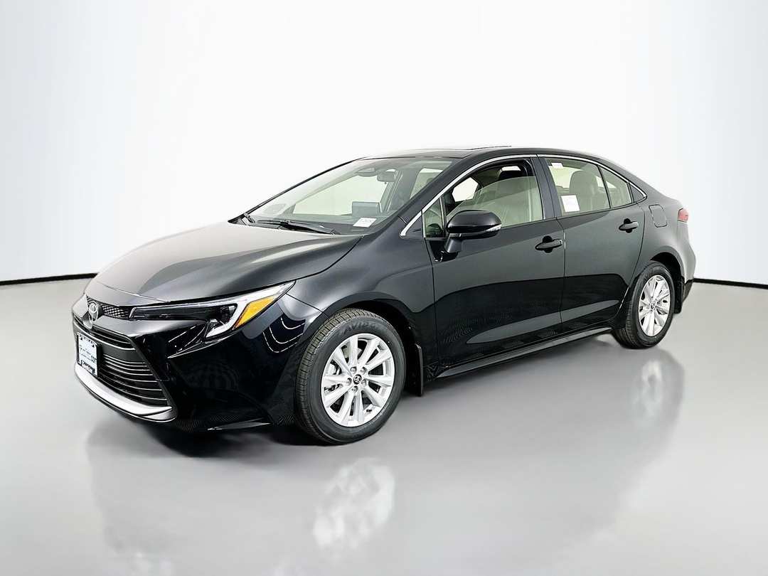 2026 Toyota Corolla XLE - Image 3